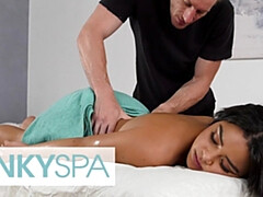 Grosser schwanz, Grosse titten, Braunhaarige, Hundestellung, Aufs gesicht abspritzen, Lecken, Massage, Muschi