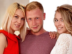 Chambre à dormir, Gros cul, Grosse bite, Gros seins, En levrette, Poilue, Maigrichonne, Adolescente