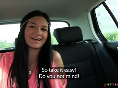 Bikini, Brunette brune, Voiture, Lesbienne, Seins naturels, De plein air, Piercing, Chatte