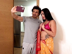 Gros seins, Brunette brune, Queue, Hard, Domestique, Mère que j'aimerais baiser, Dénudage, Avaler