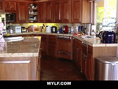 Большая жопа, Большие сиськи, Минет, Брюнетки, Постарше, Глубокая глотка, Собачьи, Милф