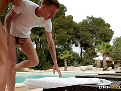 Arsch, Britisch, Braunhaarige, Absätze, Natürlichen titten, Öl, Muschi, Titten