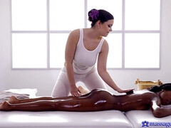 Schwarz, Braunhaarige, Schwarz, Lesbisch, Massage, Milf, Rotschopf