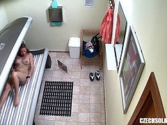 Leie, Masturbation, Öffentlich, Muschi, Realität, Rasiert, Jungendliche (18+), Eng