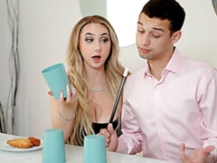 Grosser arsch, Grosse titten, Blondine, Hundestellung, Handjob, Lecken, Milf, Entkleiden