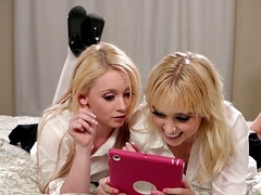 Blond, Universiteit, Vingeren, Harig, Hd, Rok, Tiener, Tieten likken