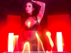 デカ尻, デカパイ, フェラチオ, ブーツ, 茶髪の, 淫乱熟女, タトゥー, オッパイの