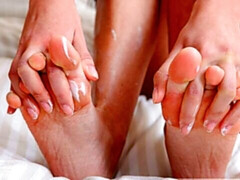 Leie, Schlafzimmer, Grosser arsch, Braunhaarige, Fingern, Masturbation, Dürr, Solo