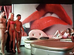 Grosser arsch, Grosser schwanz, Grosse titten, Blasen, Hundestellung, Absätze, Milf, Orgie