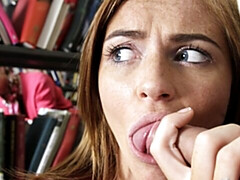 Grosser arsch, Grosser schwanz, Braunhaarige, Hundestellung, Natürlichen titten, Öffentlich, Jungendliche (18+), Titten