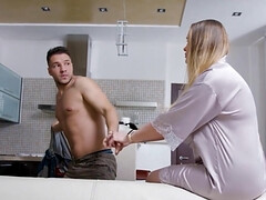 18 ans, Gros seins, Blonde, Sucer une bite, Plantureuse, Branlette thaïlandaise, Hd, Mère que j'aimerais baiser