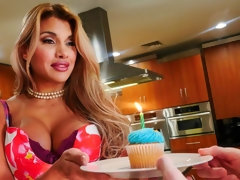舐める尻, デカ尻, デカパイ, ブロンド, フェラチオ, バック, 手コキする, 淫乱熟女