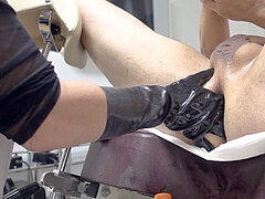 Anal, Bondage domination sadisme masochisme, Médecin, Femme dominatrice, Doigter, Pénétrer avec le poing, Strapon