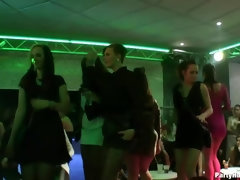 Grosse bite, Brunette brune, Homme nu et filles habillées, Habillées, Queue, Femelle, Groupe, Collant
