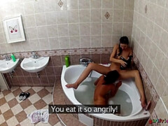 Cuarto de baño, Penetracion con dedos, Novia, Lesbiana, Lamidas, Coño, Mojado