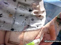 Gros seins, Plantureuse, Fait maison, Seins naturels, Public, Chatte, Adolescente, Nénés