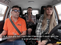 Enthousiasteling, Kont, Blond, Auto, Europees, 1 man 2 vrouwen, Natuurlijke tieten, Rok