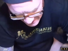 Leie, Grosse titten, Braunhaarige, Gruppensex, Selbstgemacht, Hausfrau, Milf, Strümpfe