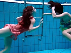 18 años, Morena, Piscina, Pov, Público, Ruso, Adolescente, Tetas