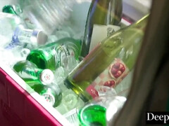 Américain, Salle de bains, Blonde, Sucer une bite, Tromperie, Couple, Tir de sperme, Fête