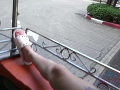 Sucer une bite, Pieds, Branlette thaïlandaise, Petite amie, Jeans, Pov, Chatte, Rasée