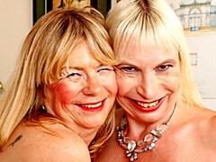 Большая жопа, Большие сиськи, Поцелуи, Лизание, Белье, Мастурбация, Милф, Сиськи