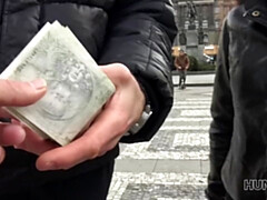 Blasen, Braunhaarige, Paar, Gehörnter ehemann, Fingern, Handjob, Muschi, Rasiert