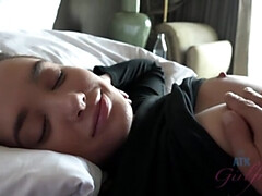 Leie, Asiatisch, Braunhaarige, Besamung, Hd, Rasiert, Dürr, Titten