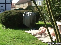 ブロンド, エロ熟女, イマラチオ, 手コキする, 淫乱熟女, 母, 現実, 義母