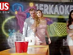 デカ尻, デカパイ, フェラチオ, 茶髪の, フェティッシュ, ゲーム, 手コキする, Hd