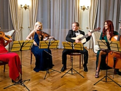 Blondine, Blasen, Gruppe, Handjob, Orgie, Jungendliche (18+)