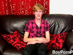 Cute twink Austin Ellis sprays cum on his belly after wank