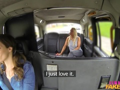 舐める尻, 車, 女, 指いじり, レズビアン, なめる, アウトドア, オマンコ