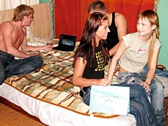 Cul, Grosse bite, Sucer une bite, En levrette, Le plan cul à quatre, Maigrichonne, Nénés