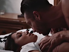 フェラチオ, カップル, 指いじり, 毛深い, キス, 馬乗り, ティーン, オッパイの