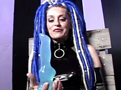 Stunning alt girlfriend Robin Pachino is sucking her blue dildo