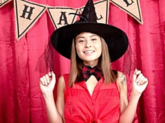 18 ans, Anal, Gros cul, Grosse bite, Sucer une bite, En levrette, Seins naturels, Adolescente