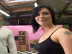 Bond, jezebelle, blowage