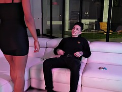 Enthousiasteling, Lieveling, Zwart, Zwart, Lesbisch, Voorbinddildo, Tatoeage, Tieten likken