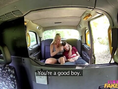 Amateur, Gros seins, Sucer une bite, Voiture, En levrette, Branlette thaïlandaise, De plein air, Nénés