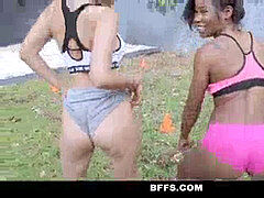 Brunette brune, Tir de sperme, Noir ébène, Groupe, Gym, Orgie, Rasée, Adolescente