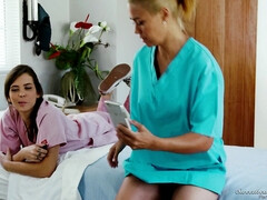 Grosse titten, Küssen, Milf, Piercing, Pornostars, Tätowierung, Titten, Uniform