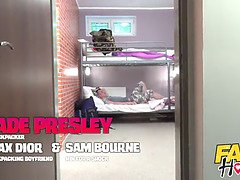 Bruinharig, Grappig, Latijnse vrouw, Likken, Orgasme, Klein, Trio, Tieten likken