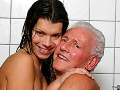 Lécher le cul, Salle de bains, Sucer une bite, Branlette thaïlandaise, Maigrichonne, Adolescente, Nénés, Mouillée