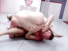 Blond, Dominante vrouw, Handbeurt, Naakt, Naakt, Pornster, Voorbinddildo, Worstelen