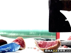 Capri Cavanni and Johnny Sins get down and dirty in Dirty Masseur's Creampie Fest