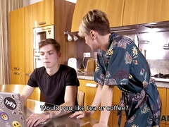 Hd, キッチン, 熟年, 裸, ショートヘア, 息子, ストッキング, オッパイの