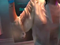 グループ, ハードコア, 公共