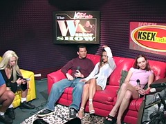 Азиатки, Брюнетки, На публике, Сиськи