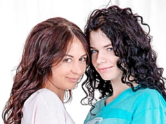 Stellung 69, Braunhaarige, Hundestellung, Frau frau mann, Handjob, Lecken, Dürr, Flotter dreier